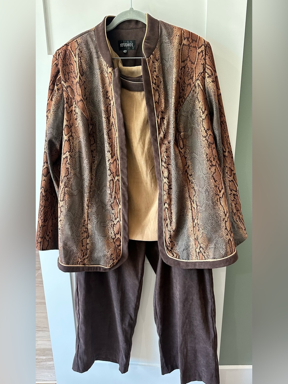 Vintage Studio I Women’s 3 Pc Snake Print faux suede feel jacket Top Pants 20W